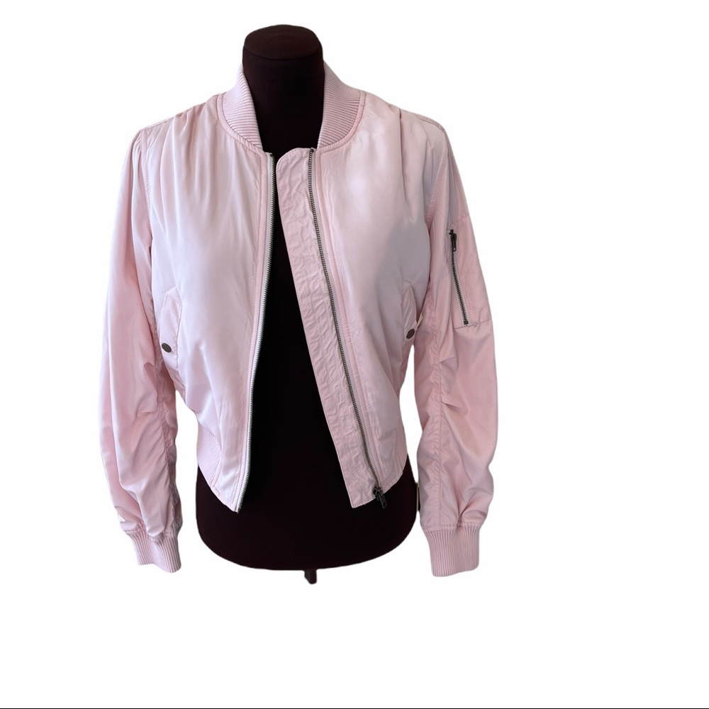 NWOT. Romeo and Juliet Satin bomber jacket